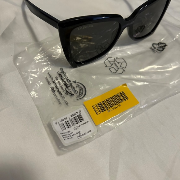 Balenciaga sunglasses - Picture 2 of 7